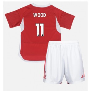 Nottingham Forest Chris Wood #11 Replika Babytøj Hjemmebanesæt Børn 2023-24 Kortærmet (+ Korte bukser)